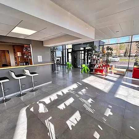 ホテル Campanile Metz Nord Woippy- Porte Du Luxembourg A31- Confort Climatise- Air Conditionning 3*