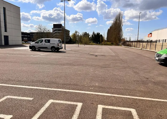 Campanile Metz Nord Woippy- Porte Du Luxembourg A31- Sortie 34- Parking Gratuit- Accueil De Nuit 3*