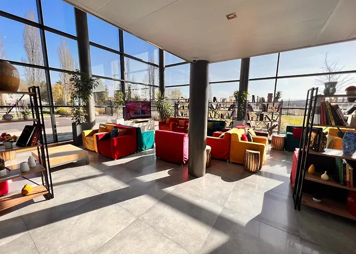 Campanile Metz Nord - Porte Du Luxembourg A31- Sortie 34- Parking Gratuit- Accueil De Nuit