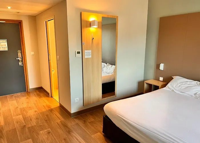 Campanile Metz Nord Woippy- Porte Du Luxembourg A31- Sortie 34- Parking Gratuit- Accueil De Nuit Woippy