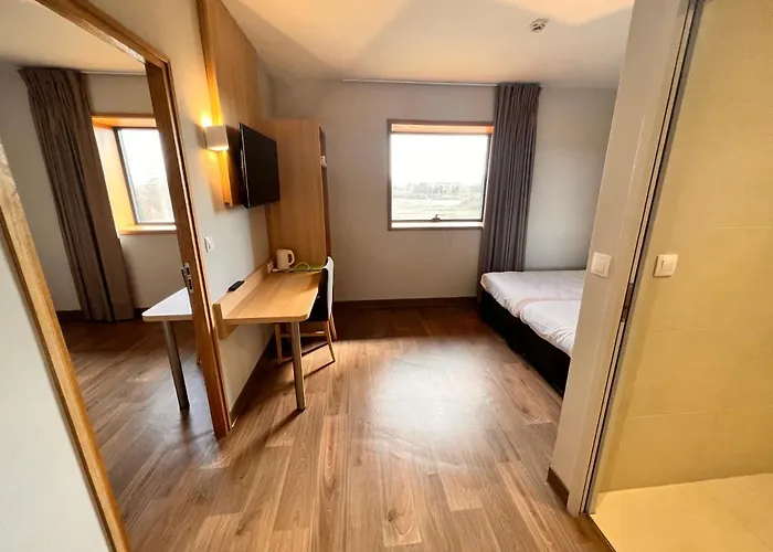 Campanile Metz Nord - Porte Du Luxembourg A31- Sortie 34- Parking Gratuit- Accueil De Nuit Hotel