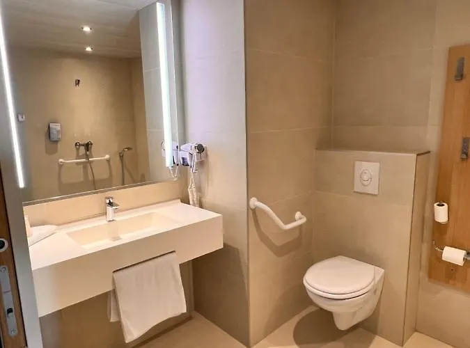 Campanile Metz Nord - Porte Du Luxembourg A31- Sortie 34- Parking Gratuit- Accueil De Nuit Hotel 3*