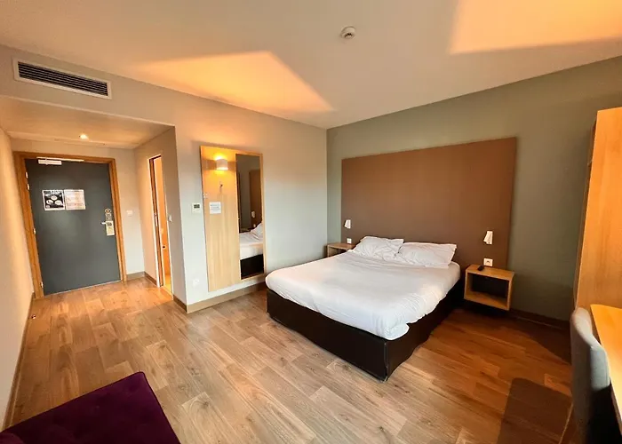 Campanile Metz Nord - Porte Du Luxembourg A31- Sortie 34- Parking Gratuit- Accueil De Nuit 3*