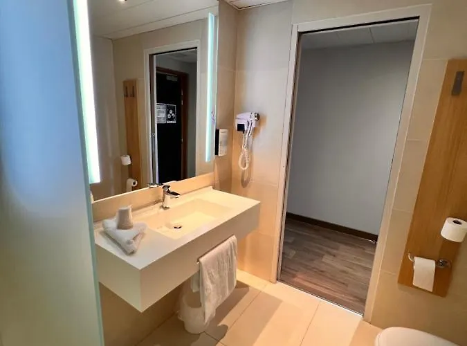 Campanile Metz Nord - Porte Du Luxembourg A31- Sortie 34- Parking Gratuit- Accueil De Nuit 3* Woippy