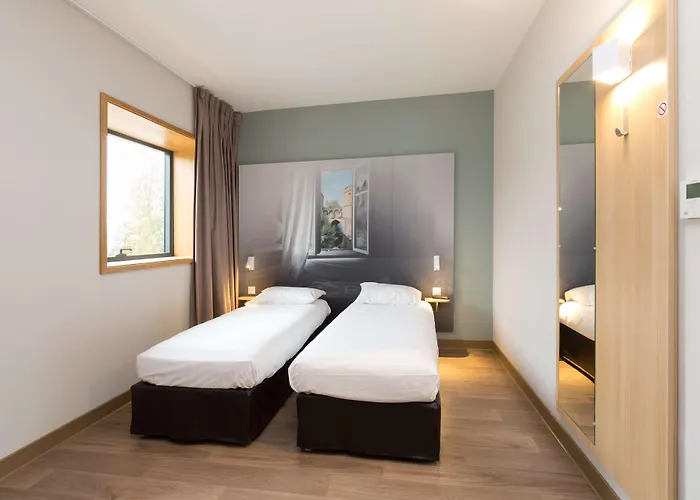 Campanile Metz Nord - Porte Du Luxembourg A31- Sortie 34- Parking Gratuit- Accueil De Nuit Hotel 3*