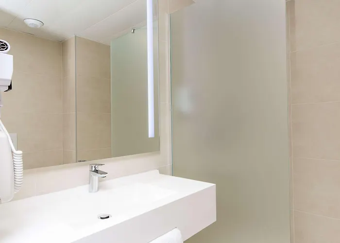 Hotel Campanile Metz Nord - Porte Du Luxembourg A31- Sortie 34- Parking Gratuit- Accueil De Nuit