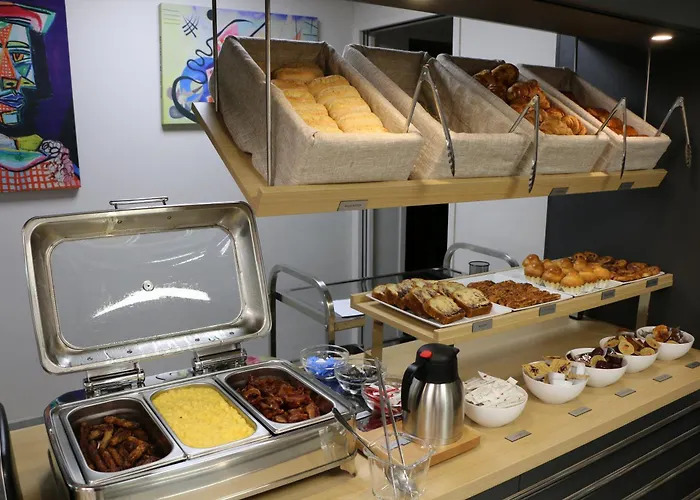 Campanile Metz Nord - Porte Du Luxembourg A31- Sortie 34- Parking Gratuit- Accueil De Nuit Hotel 3*