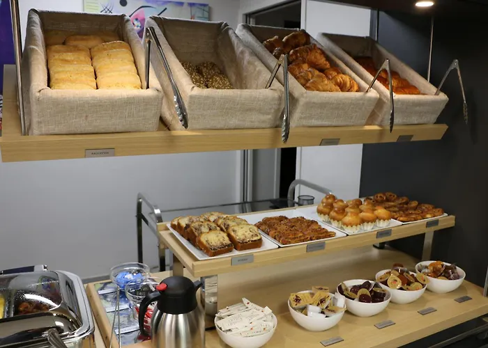 Campanile Metz Nord - Porte Du Luxembourg A31- Sortie 34- Parking Gratuit- Accueil De Nuit 3*