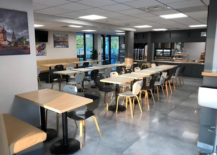 Campanile Metz Nord - Porte Du Luxembourg A31- Sortie 34- Parking Gratuit- Accueil De Nuit Hotel